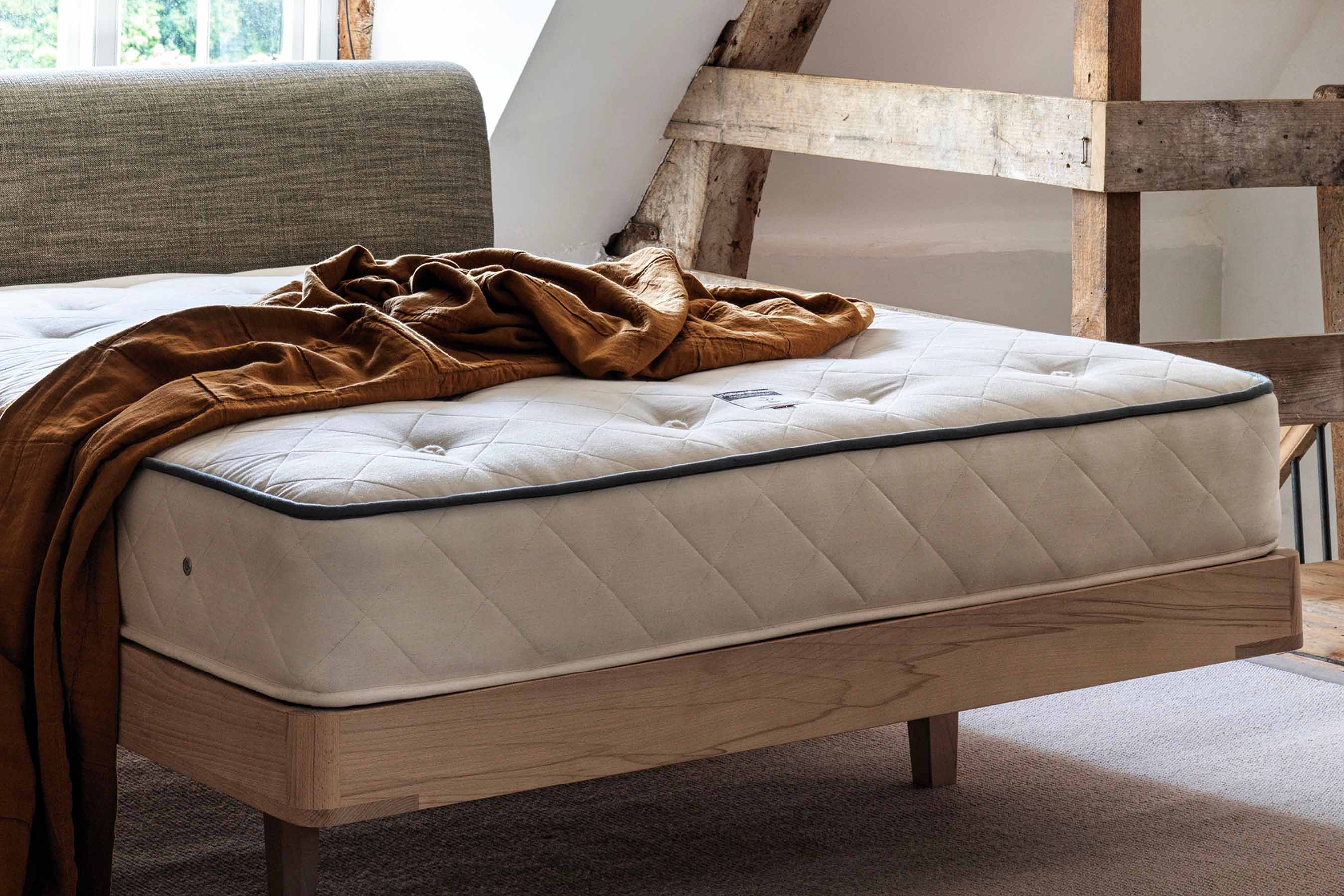 How often should I flip my mattress? Naturalmat