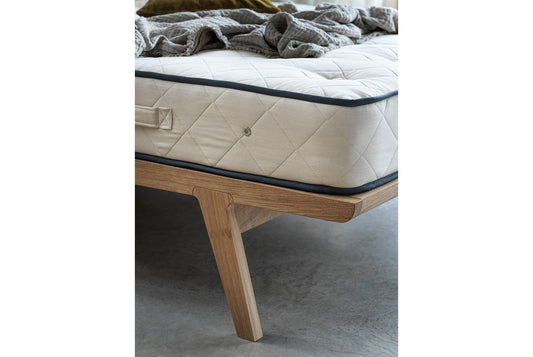 The Devon Oak Bed